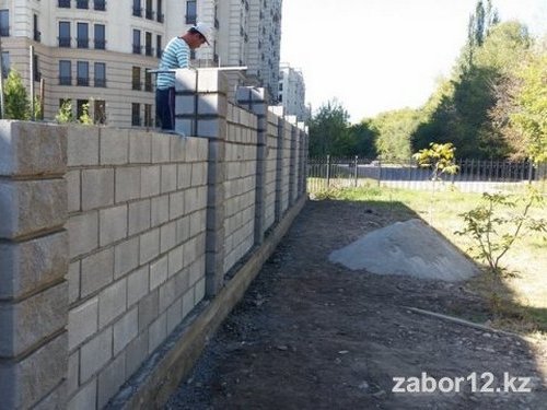 Забор из сплитерного блока